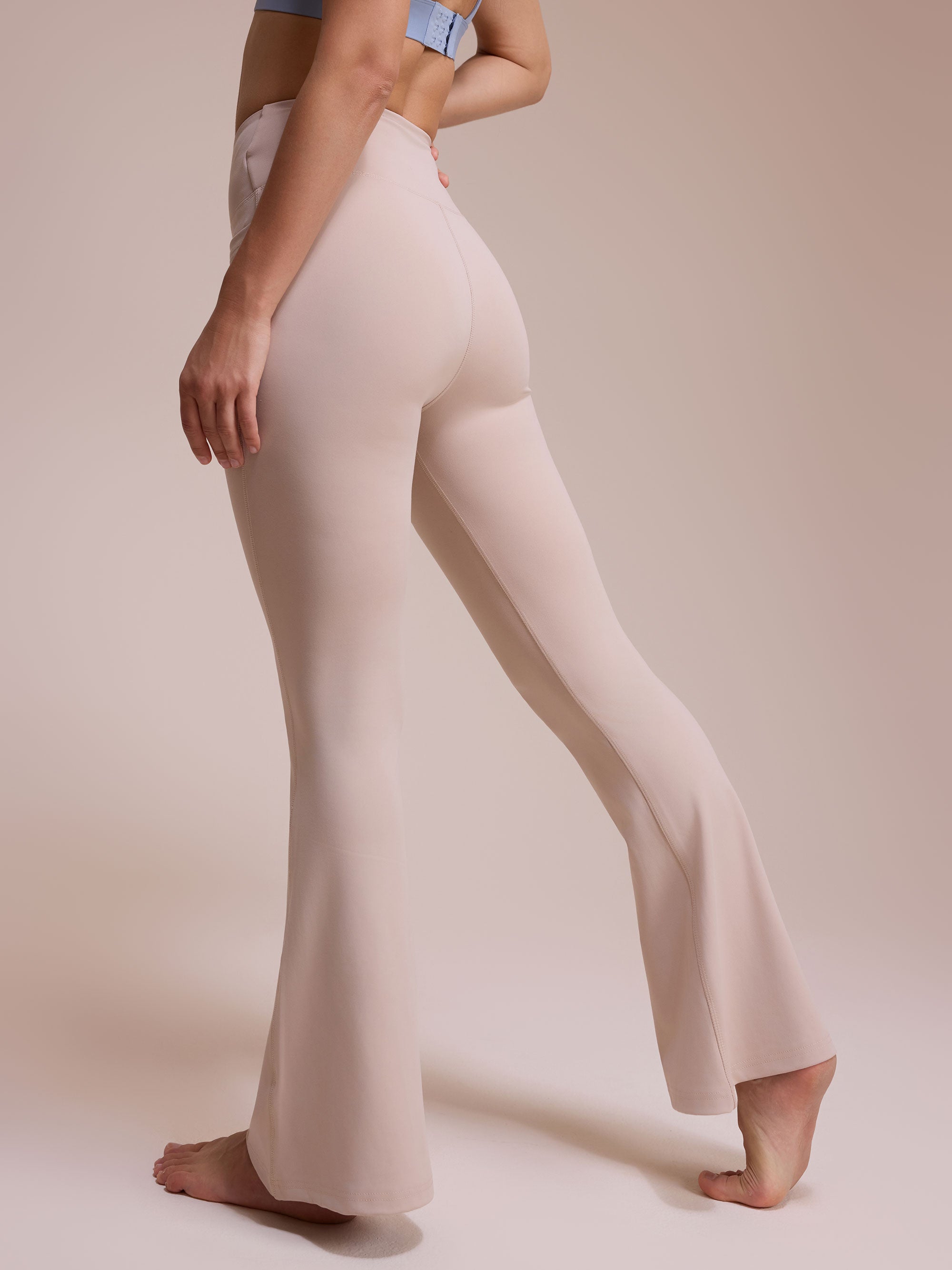 SHOWITTY Flare Leggings with Pockets for Women – High Waist, Sweat-Wicking, Quick-Dry Yoga Pants with Sculpting Fit